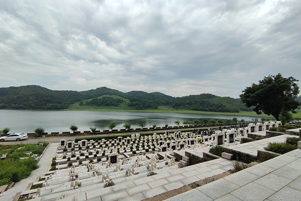 沈陽大河貝墓園放生臺