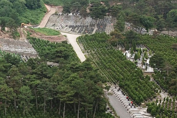 從墓式到墓型：探尋沈陽公墓墓葬建筑的風格演變與特點