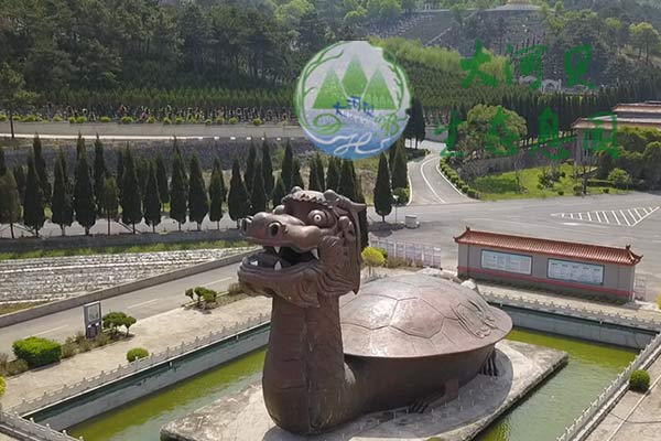 煤都撫順與沈陽繁華，盡收大河貝墓園眼底