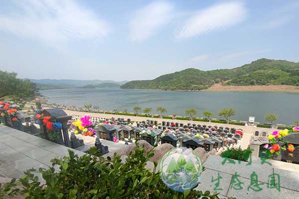 悠然大河貝，東南望撫順，西南眺沈陽，北依鐵嶺城