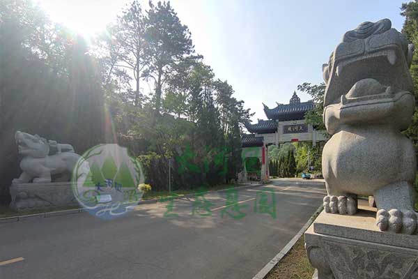 煤都美景盡收眼底，沈陽繁華一望無際，大河貝墓園三面環抱鐵嶺