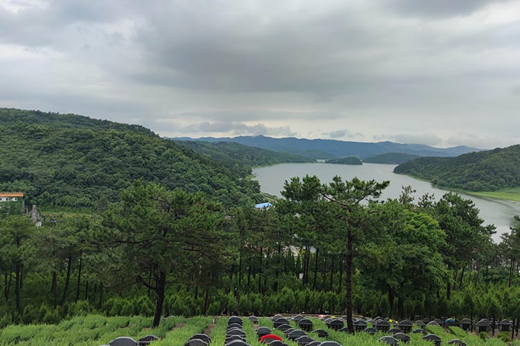 遼寧大河貝生態息園給逝者一片靈魂安息的青山綠水之地